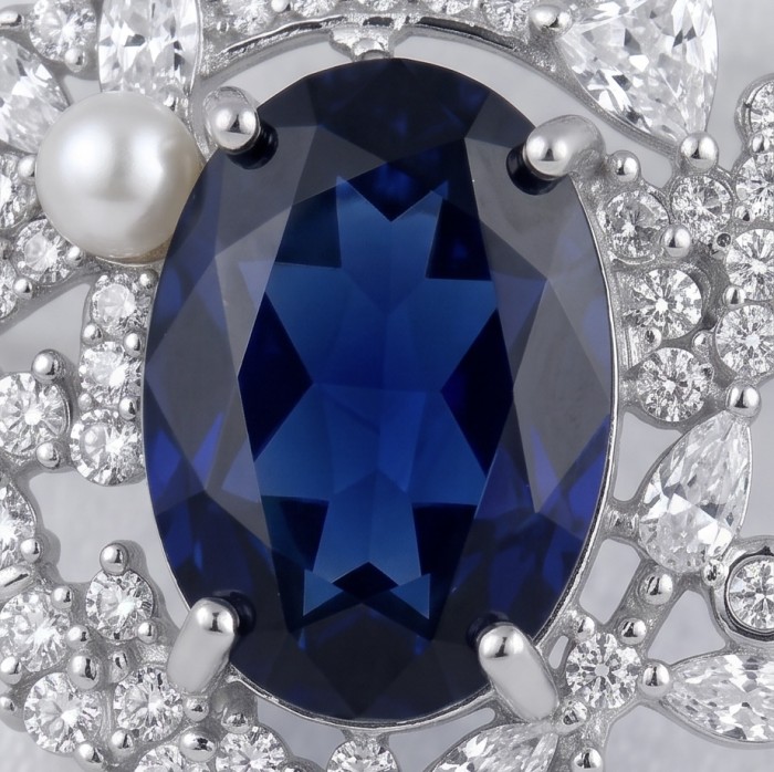 Vintage style - Giovanna - oval pear cut 7.9 carat Sapphire .925 Sterling Silver handcrafted earrings - Close-up of vintage-style Giovanna 7.9 carat sapphire with diamonds.