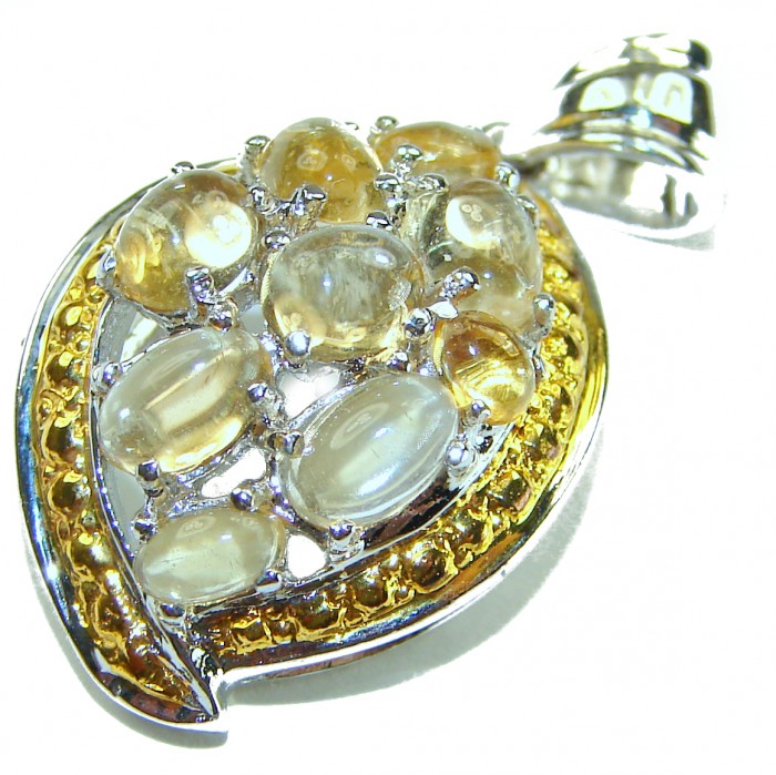Mystery 12.6 carat Citrine 2 tones .925 Sterling Silver handcrafted pendant - Close-up of multistone citrine pendant in sterling silver and gold tones.