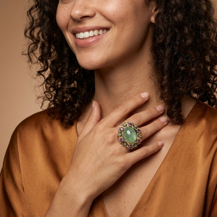 Vintage Style Best quality 22.8 carat Prehnite 2 tones .925 Sterling Silver handcrafted Ring Size 7 1/4 - Vintage style ring with 22.8 carat prehnite, worn on hand.