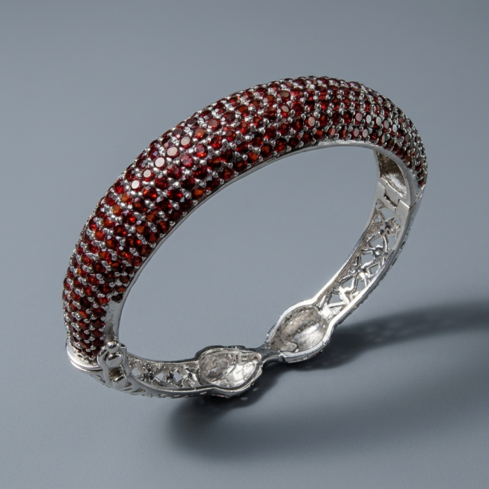 Dolce Vita - Precious Natural 42.5 carat Mozambique Garnet rhodium over .925 Sterling Silver handcrafted bracelet - Side view of Dolce Vita bracelet with Mozambique garnets.