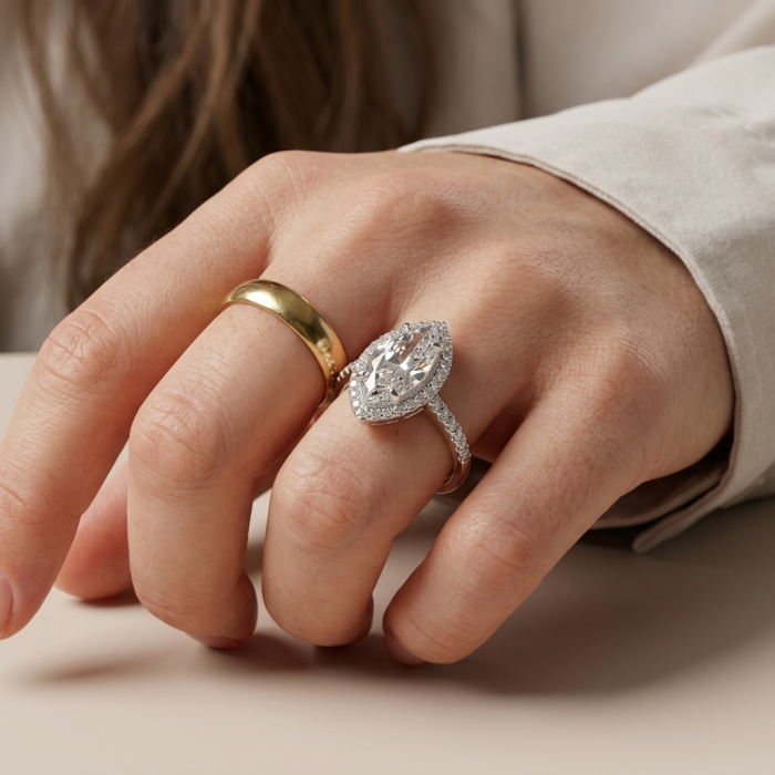 LUXURIUS 6.5 carat White Topaz .925 Sterling Silver ring size 7 1/4 - LUXURIUS 6.5 ct White Topaz Sterling Silver ring worn on hand close-up.