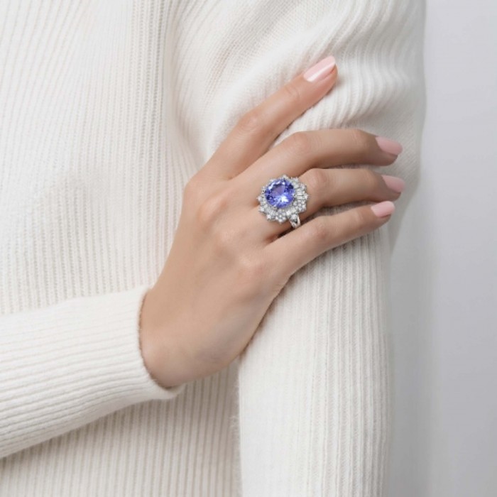 Nautilus 10.2 carat Tanzanite .925 Sterling Silver handcrafted Ring size 7 - Tanzanite ring worn on hand, sterling silver, 10.2 carats.