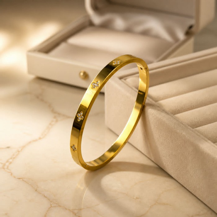 Precious pave White Topaz Gold Women bracelet - photo 2