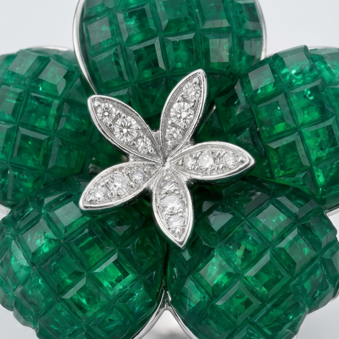 Born to Glam mystery setting 19.2 carat natural Emerald .925 Sterling Silver Perfectly handcrafted Ring s. 7 1/2 - Stone close-up of Born to Glam mystery setting emerald jewelry
