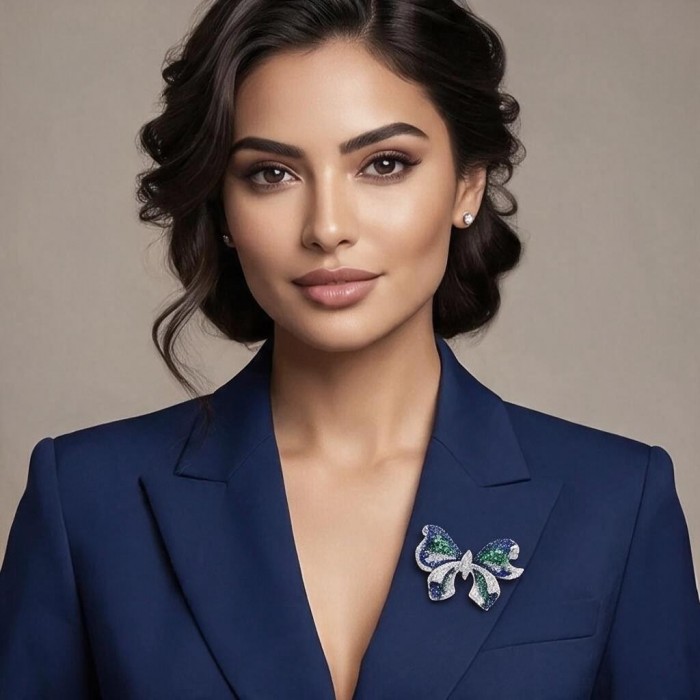 Giovanna - 18.5 carat Authentic Emerald Sapphire .925 Sterling Silver handcrafted Brooch - Worn on lapel: Giovanna 18.5 carat Emerald Sapphire brooch
