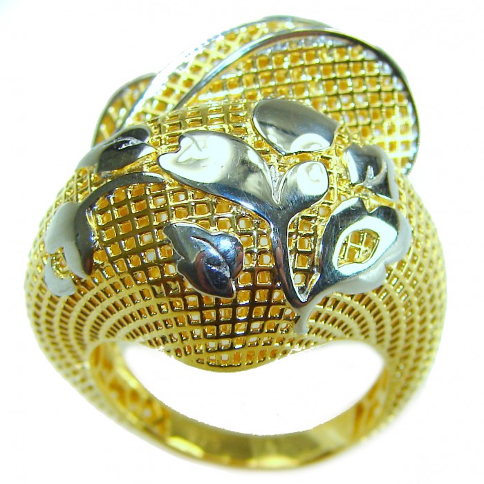Dubai Style - 2 tones .925 Sterling Silver dipped in 22K Gold handmade Large ring size 7 3/4 - Close-up of two-tone gold sterling silver ring with floral design
