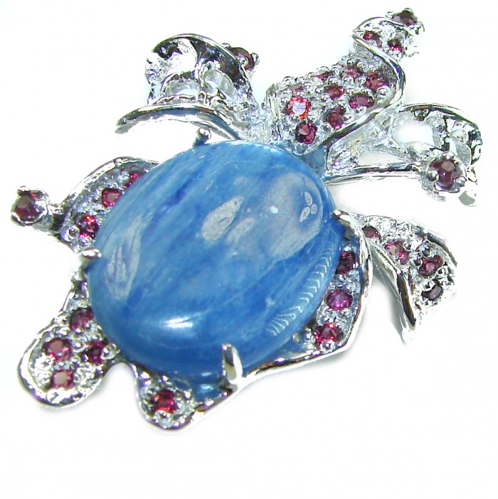 Authentic 31.2 carat African Kyanite Ruby .925 Sterling Silver handmade pendant - Kyanite and ruby brooch close-up, 31.2 carat, sterling silver setting.