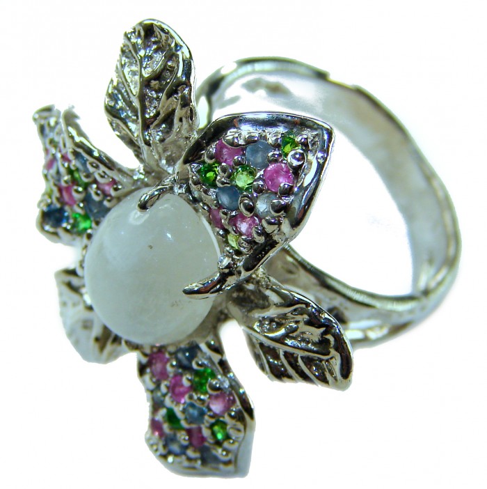 Rainbow Moonstone .925 Sterling Silver handmade ring s. 8 - Close-up of a rainbow moonstone sterling silver ring with floral design.