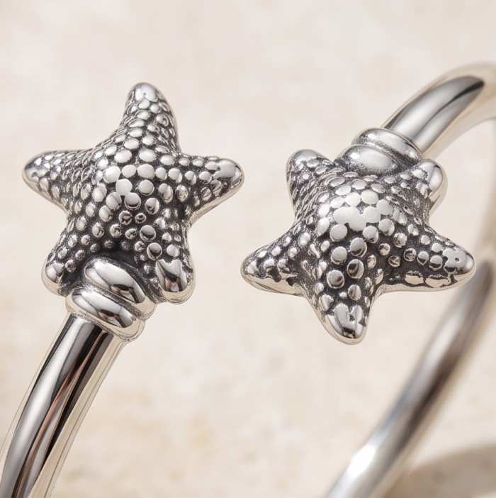 Seaside Italy made Starfish Bracelet in best quality .925 Sterling Silver - Close-up of starfish detail on .925 silver bracelet