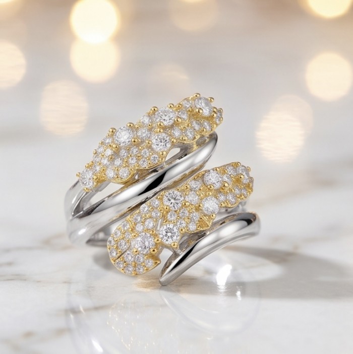 Natural 4.5 carat White Topaz 2 tones .925 Sterling Silver handcrafted ring; s. 6 - Side view of two-tone sterling silver ring with white topaz stones.