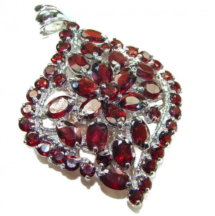 Marvelous Natural 33.8 carat Mozambique Garnet .925 Sterling Silver Handcrafted pendant - Close-up of 33.8 ct Mozambique Garnet with .925 Sterling setting
