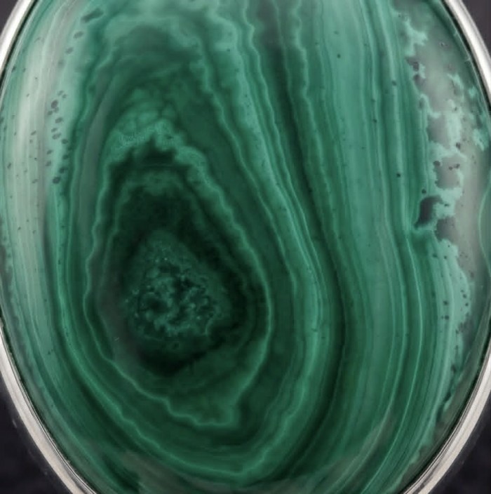 Green Passion 26.2 CARAT genuine Malachite from Utah .925 Sterling Silver handcrafted ring size 8 adjustable - Stone close-up of Green Passion genuine Malachite from Utah, 26.2 carat
