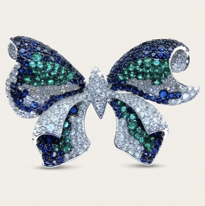 Giovanna - 18.5 carat Authentic Emerald Sapphire .925 Sterling Silver handcrafted Brooch - Butterfly-shaped brooch with emerald and sapphire stones, front view.