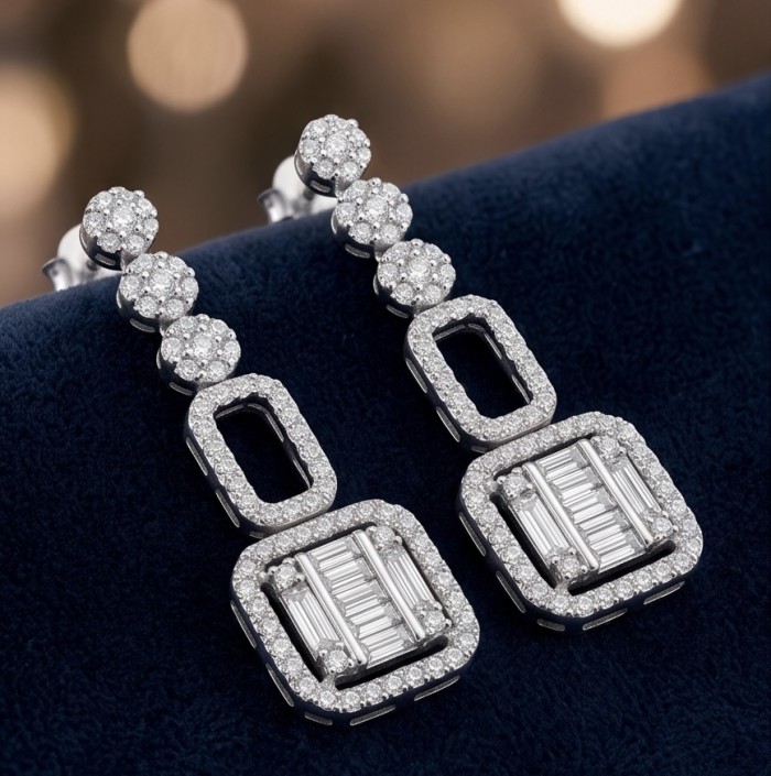 Art Deco - Luxurious natural 12.5 carat White Topaz .925 Sterling Silver Perfectly handcrafted Earrings - Elegant drop earrings with white topaz on a navy velvet background.