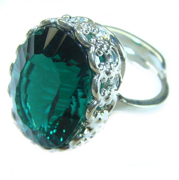 Exotic Beauty oval cut 17.5 carat Helenite .925 Sterling Silver handmade Ring s. 8 adjustable - Stone close-up of Exotic Beauty 17.5 carat Helenite in sterling silver.