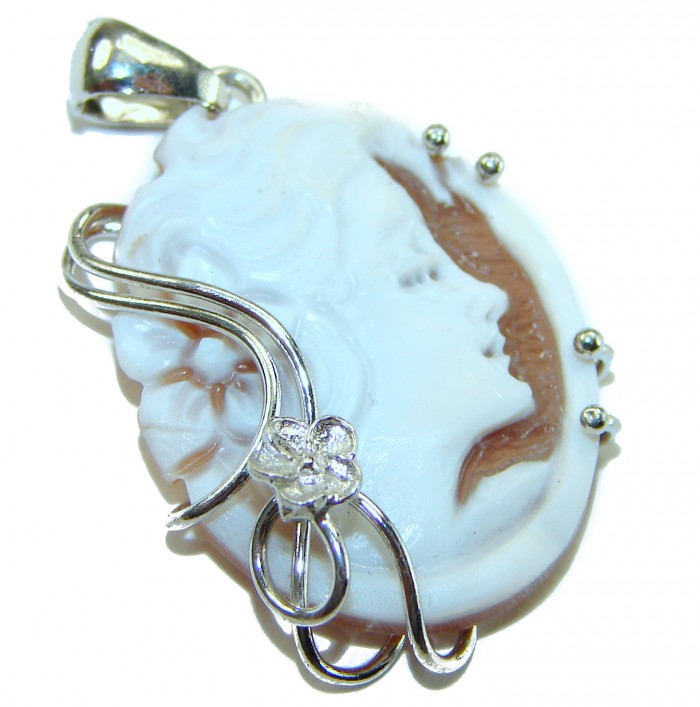 Exquisite vintage style Cameo .925 Sterling Silver handcrafted Made in Italy Statement pendant - Close-up of vintage style cameo pendant with silver accents.