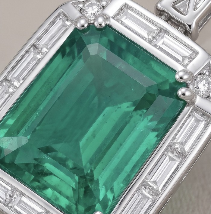 Art Deco - Magnificent Jewel 32.5 carat Colombian Emerald .925 Sterling Silver dipped in Rhodium handcrafted earrings - Close-up of 32.5 carat Colombian Emerald set in .925 Sterling