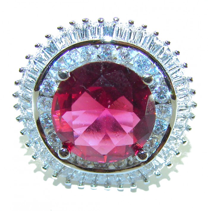Passion 15.5 carat round cut Red Garnet .925 Sterling Silver handcrafted ring; s. 7 - Close-up of Passion 15.5 carat round cut Red Garnet ring in sterling silver.