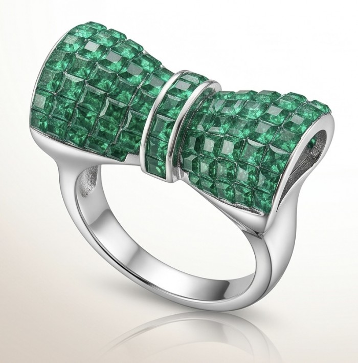 Precious Emerald bow- mystery setting authentic 16.2 carat Emerald .925 Sterling Silver Eternity Ring size 6 3/4 - Side view of precious emerald bow ring, mystery setting, 16.2 carat