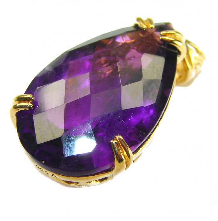 Mademoiselle - 18.5 carat natural Amethyst .925 Sterling Silver dipped in 22K White Gold handcrafted Pendant - Amethyst stone close-up, pear-shaped, gold setting