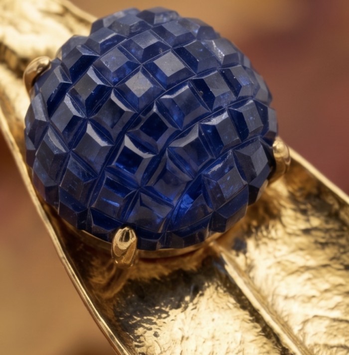 Stylish REAL Leaf dipped in Real gold mystery setting 5.2 carat Sapphire .925 Sterling Silver Pendant - Close-up of blue stone with gold leaf setting detail