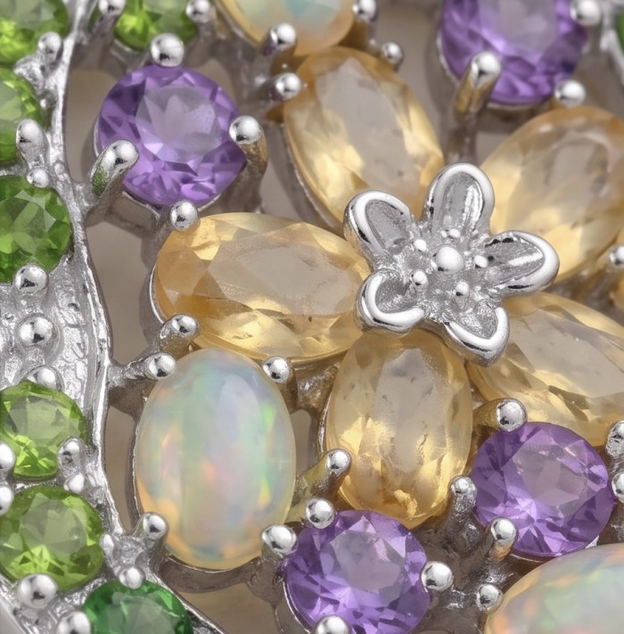 Giovanna - Authentic 18.9 carat Brazilian Citrine .925 Sterling Silver dipped in rhodium handcrafted Statement pendant - Stone close-up of citrine and surrounding gems in silver setting.