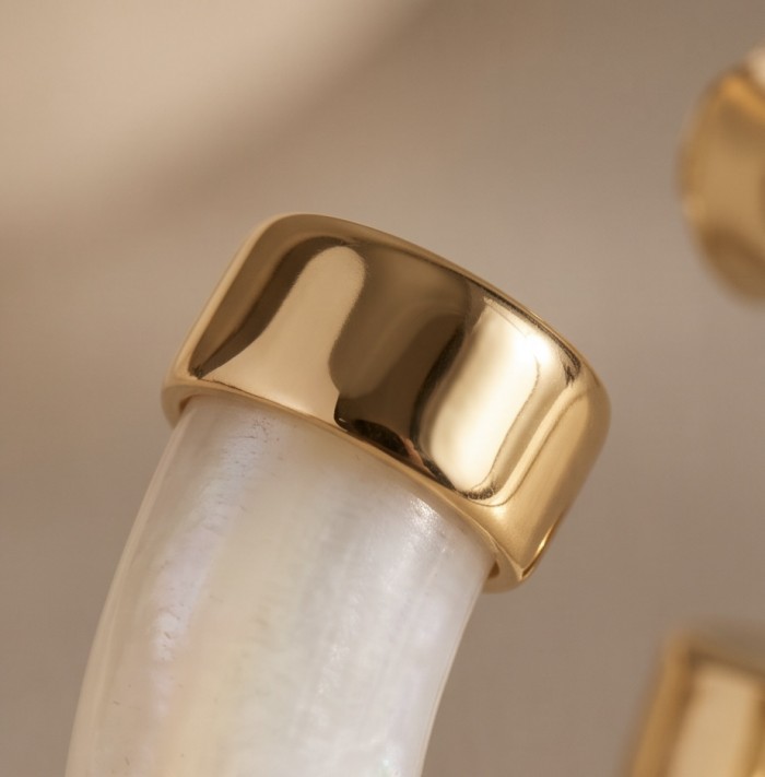 Top quality Sublime Blister Pearl 22K Gold over .925 Sterling Silver handcrafted Earrings - Close-up of gold ring with blister pearl detail.