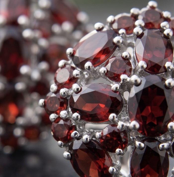 María Rosa - Real Art - Natural 20.2 carat Garnet from Madagascar .925 Sterling Silver handcrafted Large Statement earrings - Close-up of María Rosa 20.2 carat natural garnet jewelry with silver setting