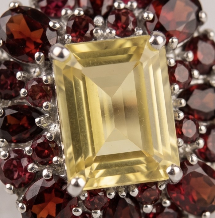 Costa del Sol 17.8 carat Genuine Lemon Quartz rhodium over .925 Sterling Silver handcrafted ring size 8 - Close-up of Costa del Sol lemon quartz with red gem accents