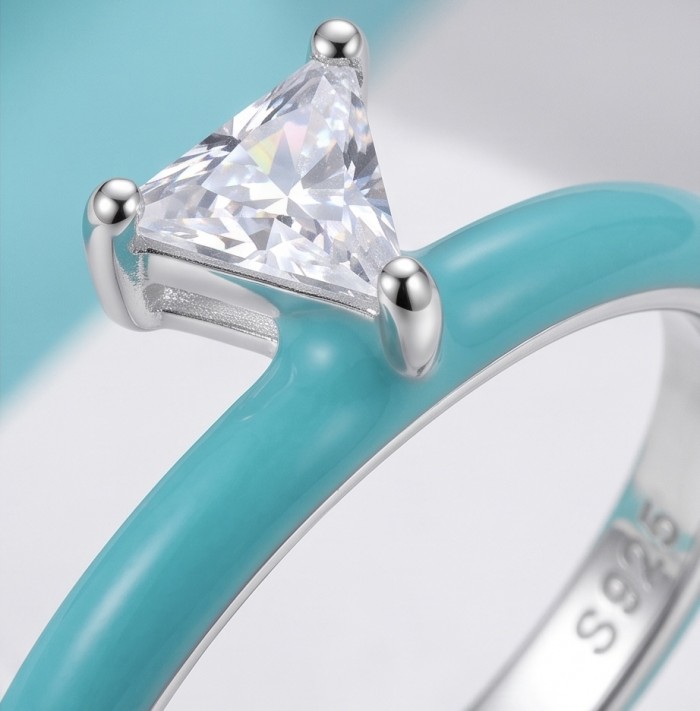 Natural 0.8 carat White Topaz and Enamel .925 Sterling Silver Huge handcrafted Ring s. 8 - Side view of white topaz on turquoise enamel sterling silver ring