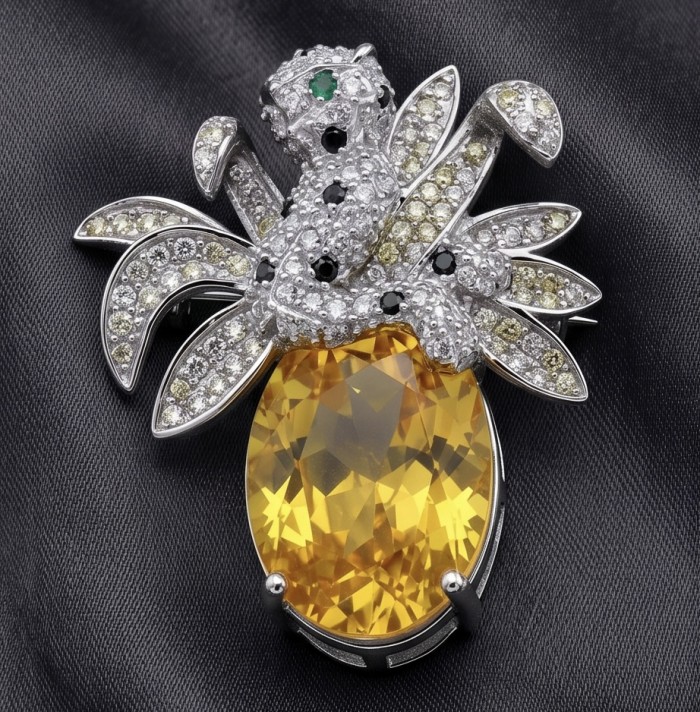 Yellow Cheetah authentic 12.5 carat yellow Sapphire .925 Sterling Silver Handcrafted pendant brooch - Close-up of Yellow Cheetah brooch with yellow sapphire and diamonds.