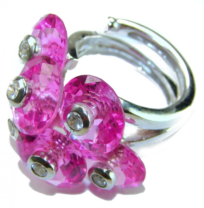 Six Flowers 25.8 carat Pink Sapphire .925 Silver handcrafted Cocktail Ring s. 8 adjustable - Close-up of pink sapphire ring with silver floral design.