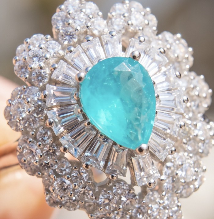 Estelle - Authentic 3.1 carat COLOMBIAN EMERALD .925 Sterling Silver handcrafted Ring size 7 1/2 - Close-up of a Colombian emerald surrounded by diamonds.