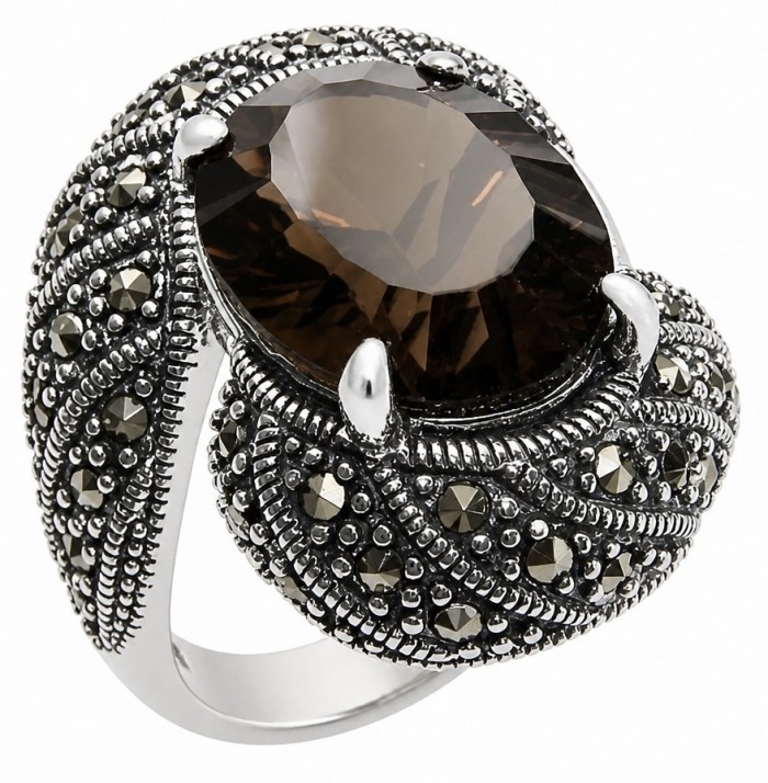 Celestial peace 17.5 carat Champagne Smoky Topaz Ruby .925 Sterling Silver HUGE Ring size 8 - Close-up of 17.5 carat Champagne Smoky Topaz ring with intricate detailing
