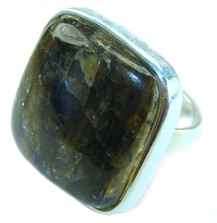Shimmering Natural Labradorite .925 Sterling Silver handcrafted Large ring size 8 adjustable - Close-up of shimmering labradorite stone in .925 sterling silver ring