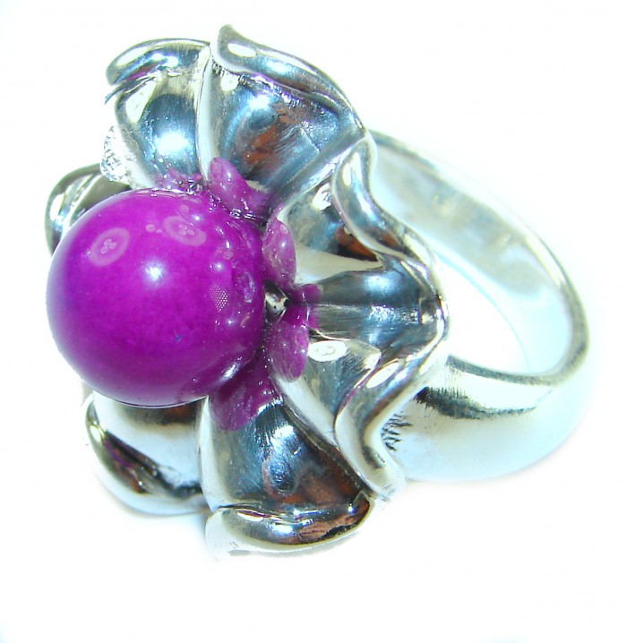 Spring 5.8 carat Purple Agate .925 Sterling Silver handcrafted ring size 8 - Close-up of purple agate in sterling silver ring with petal design.