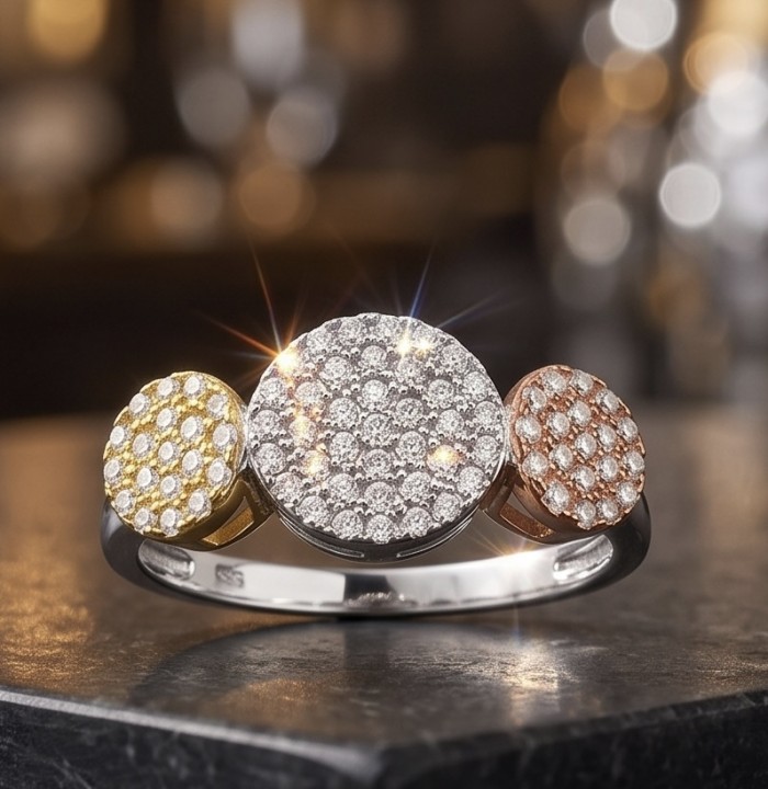 Precious 4.2 carat pave White Topaz 2 tones .925 Sterling Silver Handcrafted Cocktail Ring s. 8 - Close-up of a tri-color pave White Topaz ring on display.