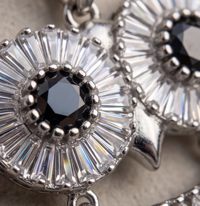 Precious Owl - 12.5 CARAT Sapphire .925 Sterling Silver handcrafted pendant - Stone close-up of Precious Owl Sapphire in .925 Sterling Silver setting