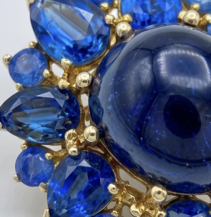 Incredible 22.5 carat Natural Sapphire from Tanzania 18K Gold over .925 Sterling Silver Brooch - Close-up of sapphire and blue gemstones set in gold.