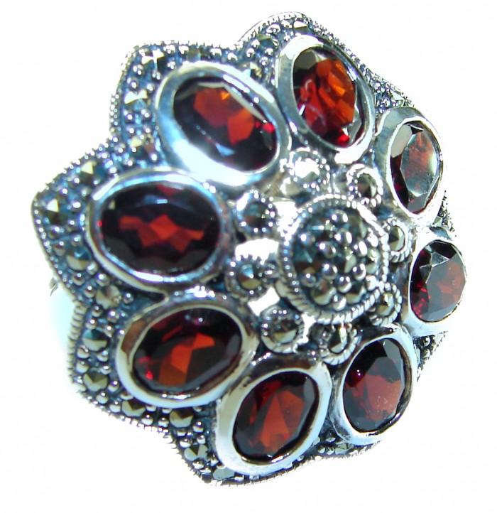 Royalty 22.5 carat oval cut Red Garnet .925 Sterling Silver handcrafted ring; s. 8 - Stone close-up of Royalty 22.5 carat red garnet ring in sterling silver.