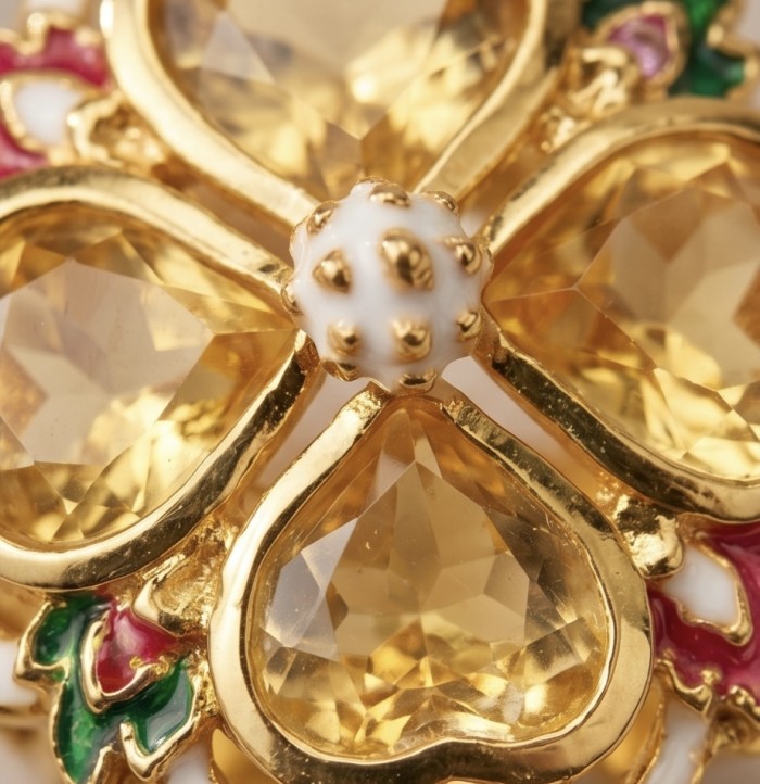 Yellow Clover 10.2 carat Brazilian Citrine Enamel .925 Sterling Silver dipped in real 22K Gold handcrafted HUGE ring; s. 7 - Close-up of Yellow Clover citrine and enamel jewelry detail