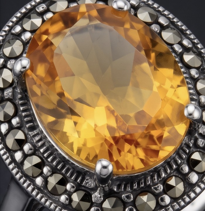 Authentic oval cut 10.2 carat Golden Topaz rhodium over .925 Sterling Silver ring s. 8 - Close-up of oval cut Golden Topaz ring in rhodium over .925 silver.