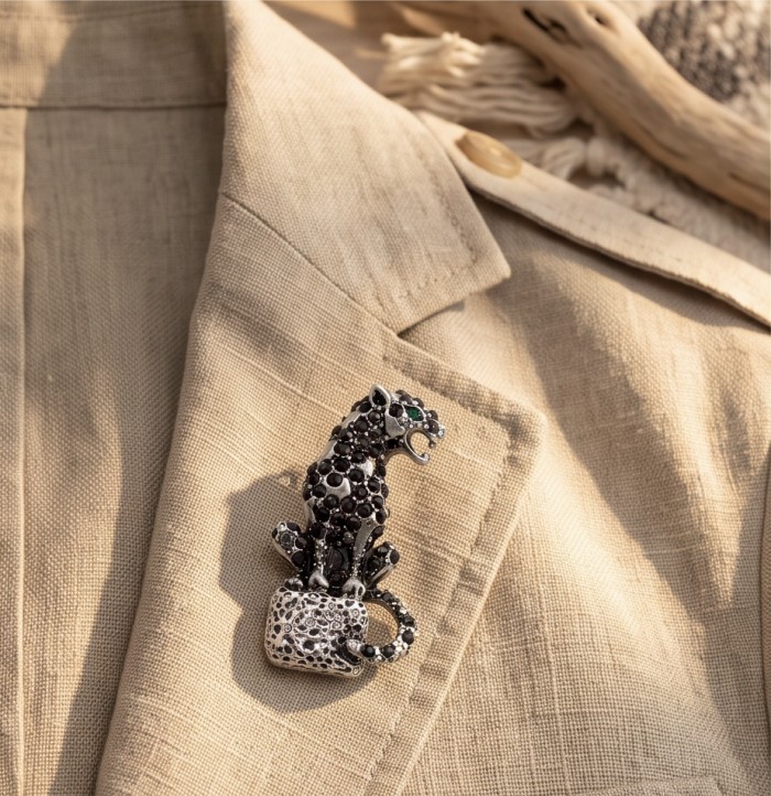 Gephard Natural 7.8 carat SAPPHIRE rhodium over .925 Sterling Silver handmade Brooch - Brooch on jacket, panther design with sapphires, side view.