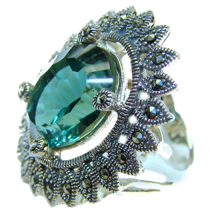OUTSTANDING 10.5 carat Brazilian Apatite .925 Sterling Silver Perfectly handcrafted Ring s. 7 1/4 - Close-up of a 10.5 carat Brazilian Apatite ring in sterling silver.