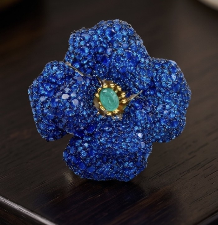 Black Label Collection - Retro Style - Rose Genuine 27.5 carat Sapphire .925 Sterling Silver dipped in rhodium handmade Pendant - Brooch - Close-up of blue jeweled flower ring with green stone center