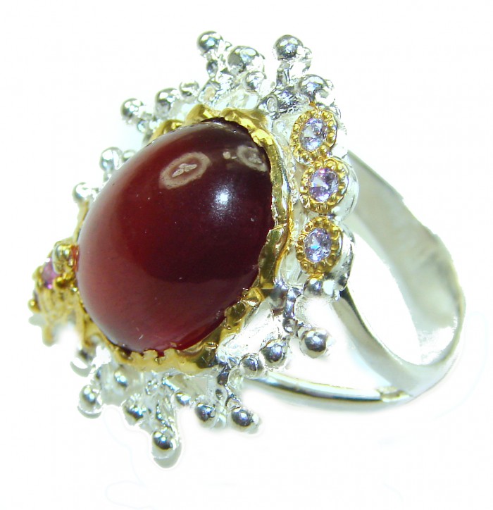 Crimson Fire 22.5 carat Red Garnet 2 tones .925 Sterling Silver handcrafted ring; s. 8 - Close-up of Crimson Fire 22.5 carat Red Garnet ring, ornate setting.