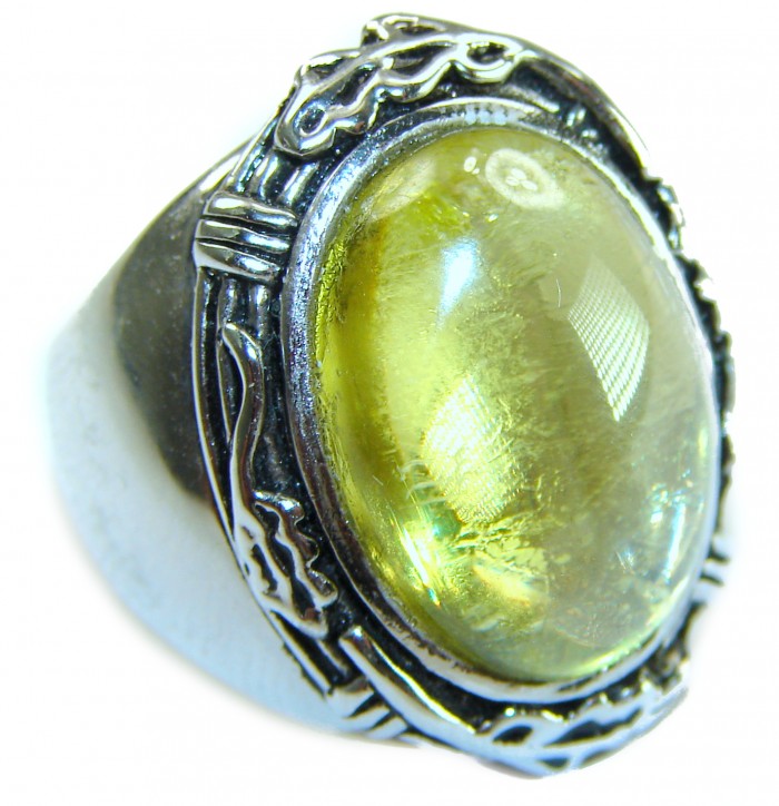 Royalty 18.9 carat authentic Himalayan Peridot .925 Sterling Silver Handcrafted Statement Ring size 6 - Close-up of Himalayan Peridot stone set in ornate sterling silver ring