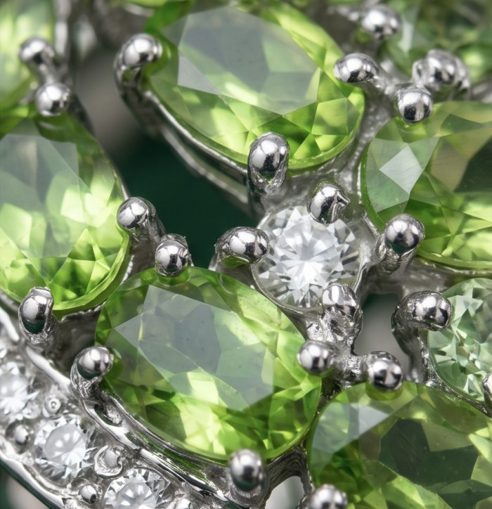 Garden 9.9 carat authentic Himalayan Peridot .925 Sterling Silver Handcrafted Statement Ring size 8 - Close-up of Himalayan Peridot and Sterling Silver jewelry stones.