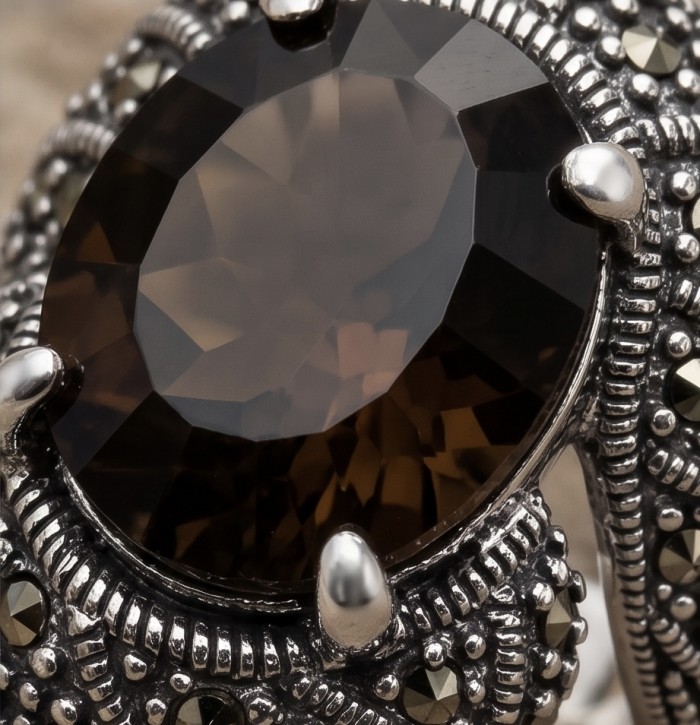 Celestial peace 17.5 carat Champagne Smoky Topaz Ruby .925 Sterling Silver HUGE Ring size 8 - Close-up of Champagne Smoky Topaz and intricate silver setting.