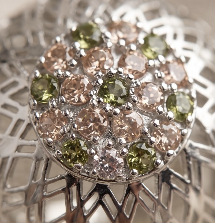 Casablanca Italy made 1.8 carat Morganite Peridot .925 Sterling Silver brilliantly handcrafted ring s. 7 - Close-up of Casablanca Italy Morganite Peridot .925 St. jewelry piece.